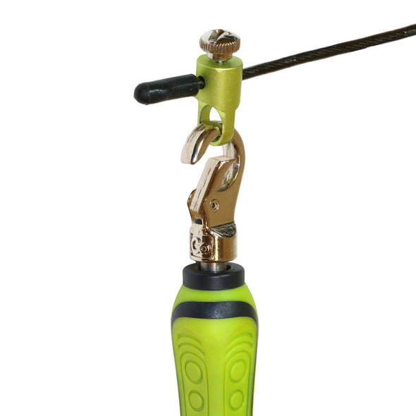 Connector swivel with spring-loaded carabiner for quick and easy jump rope adjustment